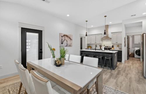 Plush & Roomy - Perfect for All Ages near KU & KC - Photo 14