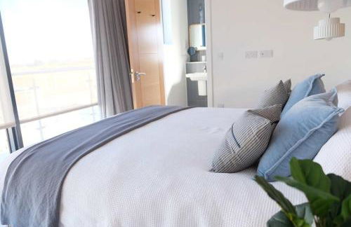 Still Waters - Luxury Lakeside Retreat with Hot Tub - Photo 45