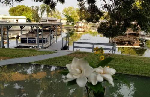 3 Bed, 2 Bath, Waterfront, Dock, Large Driveway - Foto 11