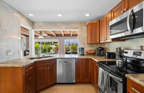 Private Village Home with Heated pool & spa with private front courtyard - Photo 52