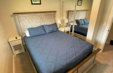 Photo Op with Sasquatch 2 min to walk Silver Mtn - Foto 20