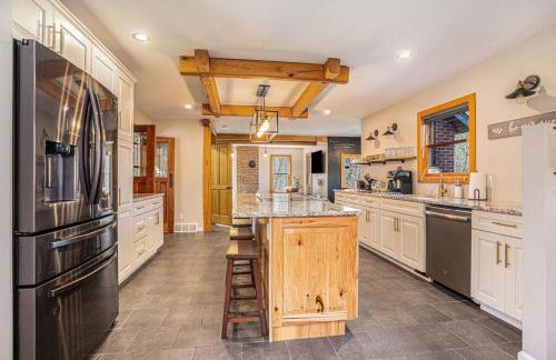 The Hopkins Hideaway - 40 Acres with trails, Arcades, Hot Tub, Fire Pit - Foto 47