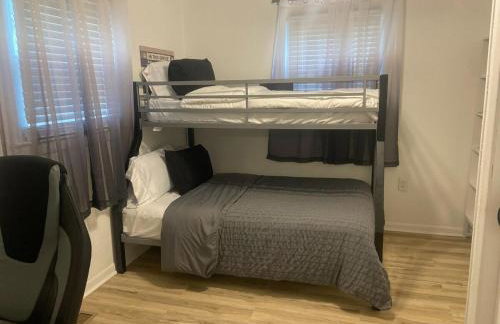 Serenity on over an acre easy access to 311 and HPU - Foto 9