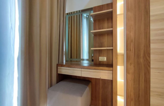 Fancy And Nice 1Br With Extra Room At Amartha View Apartment - Photo 3