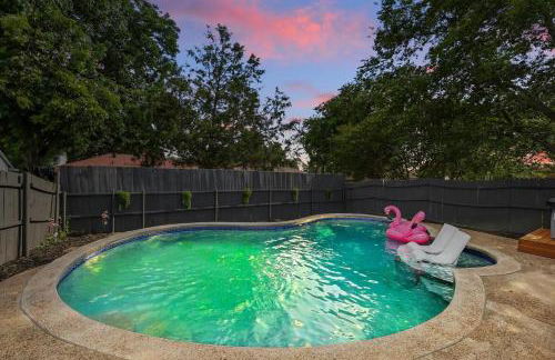 Spacious 5BR Getaway with Pool - Foto 50