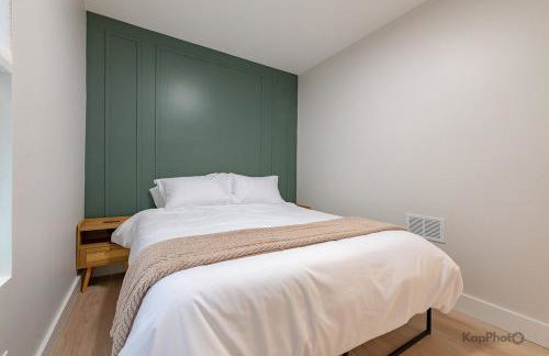 Modern 2BR Apartment with Free Parking in Avondale - Foto 8