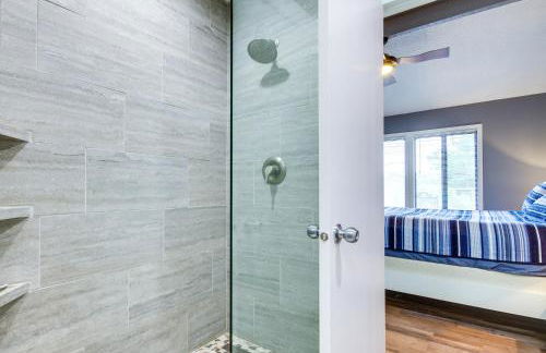 Waterfront Home with Views and Dock in Sunrise Beach! - Foto 17