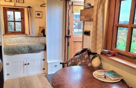 Plank Bridge Shepherds Hut in Orchard - Peaceful Escape for Two - Foto 5