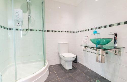 Alton Villa, Sleeps 12, Great for Families, Undercover Hotub & Games Room - Foto 27