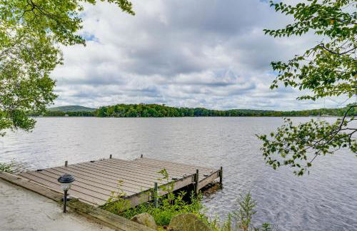 Lakefront Poconos Family Home with Pool Access - Foto 33