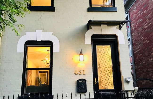 Beautiful 4BR Downtown House, Sleeps 10 - Photo 40