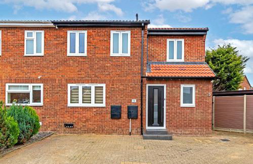 Contractors Heaven-POOL TABLE-THREE BEDROOM HOUSE WITH SEPARATE ONE BEDROOM SELF CONTAINED-Close to AIRPORT - Foto 41