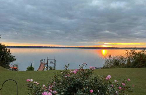 Gloucester Retreat with Backyard Oasis and Pier! - Foto 40