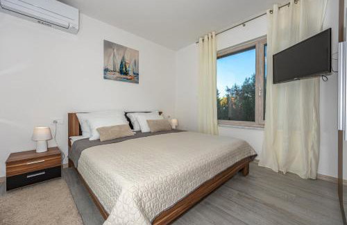 Luxury White Sails Villas with a Multi Sport Court and Sea View - Photo 27