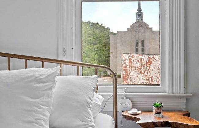 NEW Luxe Pet Friendly Free Parking Downtown - Foto 12