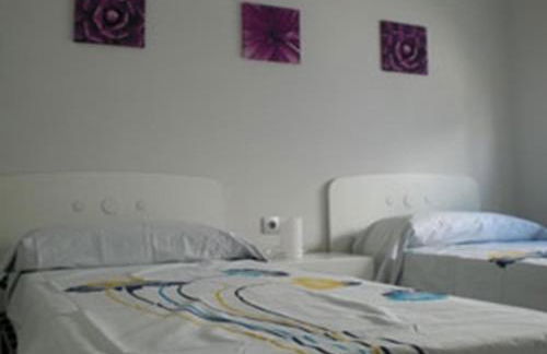 A modern villa with a large solari - Photo 10