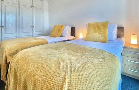 Big 6 Beds Home, Free Private Parking, TV, Garden - Foto 21