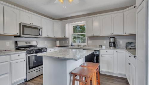 Lake Front Home with Pool and Stunning Views - Foto 5