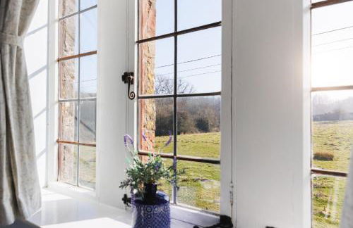 The Old Abbey Farmhouse - Stay at Quarr Abbey Monastery - Pet-Friendly Farmhouse with History & Countryside Views, surrounded by woodland & nature - Photo 27