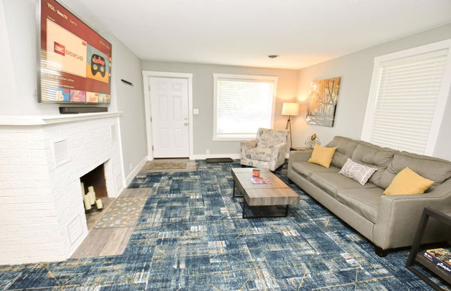 3 Blocks to Notre Dame EV Charger 1707 - Foto 2