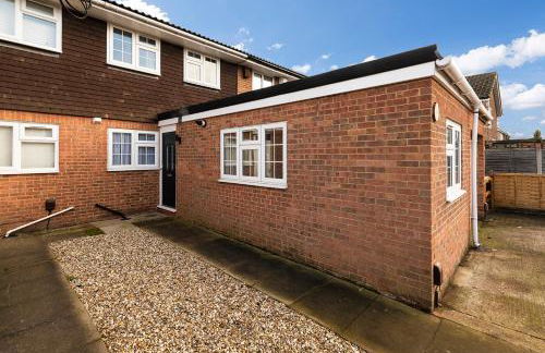 Guild Lodge 3 Bedrooms 3 Bathroom Home - Fast London Access - Photo 17