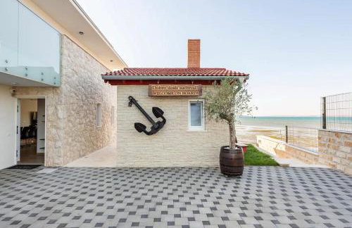 Villa Maritime - Exklusive Strandvilla mit beheiztem Pool, Grillhütte & Meerblick bei Zadar - Foto 13