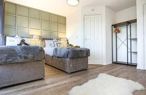 Luxury 5 Bedroom 3 Bathroom House - Smart TVs with Sky and Netflix, Super Fast WiFi, Free Parking by Yoko Property - Foto 10