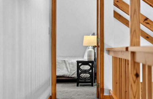 Huge Cabin w Hot Tub, Deck, Grill, Fire Pit, WiFi - Foto 39