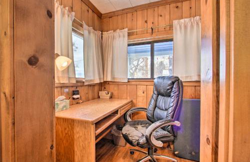 Cozy Home with Hot Tub Half Mi to Salmon River! - Foto 8