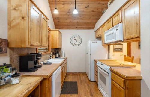 Simon's Treetop Cabin - 2 BDR in Popular Resort - Foto 21