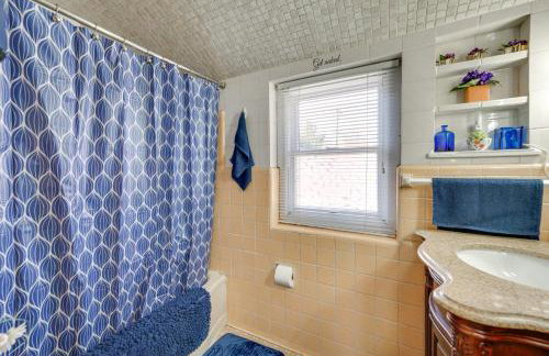 Walk to Detroit Zoo Home with Sunroom and Patio! - Foto 14