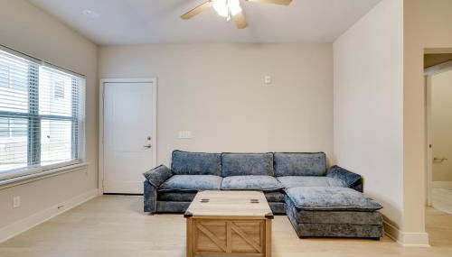 Pool Access, 1 Mi to Shops and Eats Crowley Rental - Foto 5