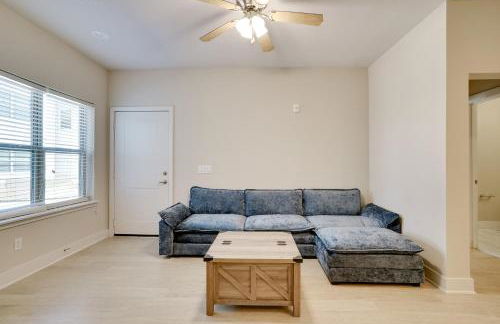 Pool Access, 1 Mi to Shops and Eats Crowley Rental - Foto 5