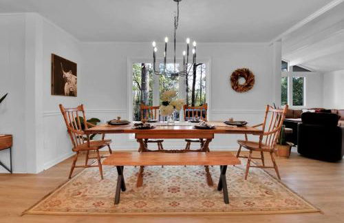 Cozy Retreat near Paris Mtn State Park Sleeps 12 - Foto 2