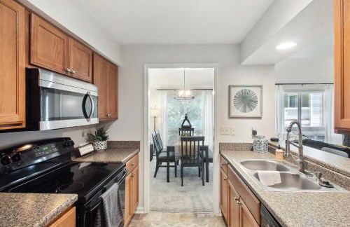 Overland Park Condo, Close to Lakes and Parks! - Foto 9