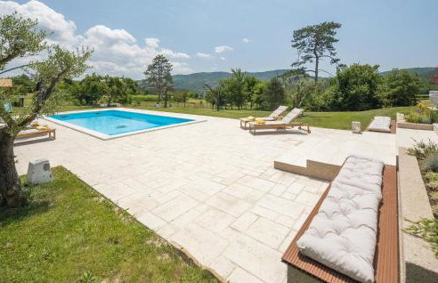 Amazing Home In Strped With Wifi - Photo 11