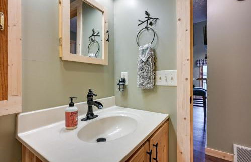 Peaceful Waterfront Cabin on Tittabawassee River! - Foto 13