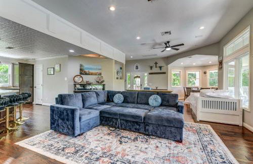 The San Bernard River waterfront provides private access to a spa, boat ramp, and jet skiing - Photo 56