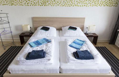 Stilvolle Altbauwohnung in zentraler Lage - Foto 2