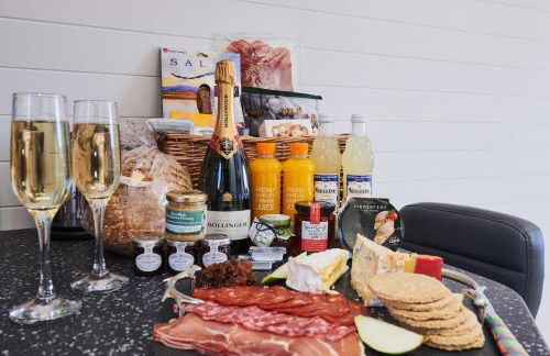 Luxury Hideaways - Photo 17