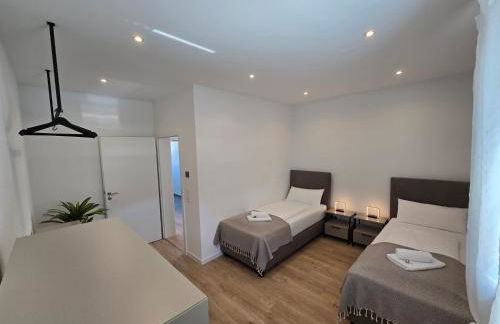 Großes Apartment mit Küche, Dusche, Badewanne, Balkon, Parkplatz vor dem Haus, schnelles Internet, ADA5 - Foto 24