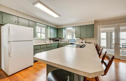 Lakefront Troutman House with Spectacular Sunsets! - Foto 13