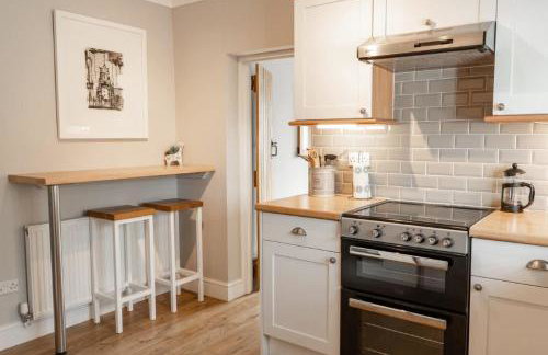 Charming Cottage close to Chester Garden Parking - Photo 13