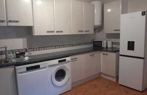 The Beach Hut with Lazy spa - Foto 27