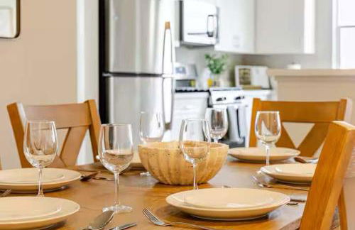 Stunning Water View 2BR · Jacuzzi & Rooftop Lounge - Foto 35