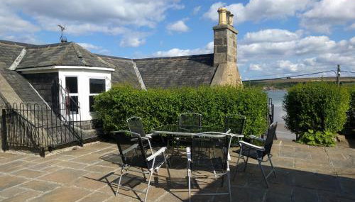 Sandend Cottage - Photo 1, Garden