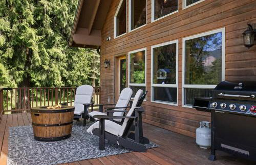 Iron Mountain - Spacious Secluded Lodge with Hot Tub & Game Room - Photo 66