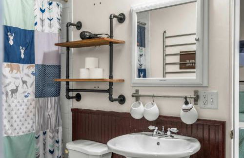 Beautiful Mountain Views in Iconic Building - Foto 23