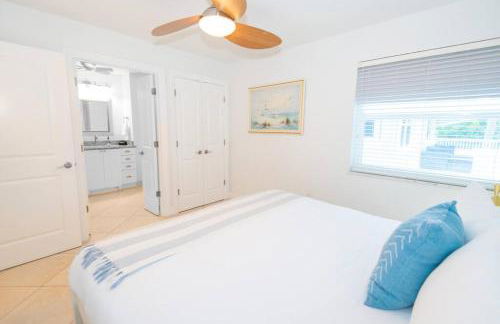 Surfside Beachfront Escape - Neat and Bright - Foto 30