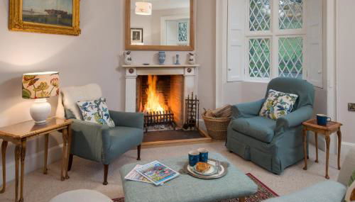 East Lodge - Photo 2